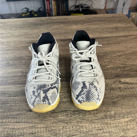 Size 11.5 - Air Jordan 11 Retro Low Light Bone Snakeskin - Picture 2 of 9